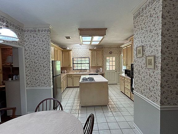 3rd image of 18911 Pheasant Ln