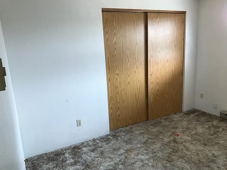 330 NE C St — Photo 6