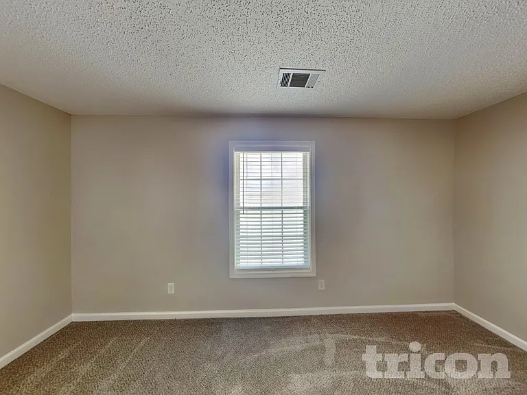 1055 Maria Dr — Photo 16