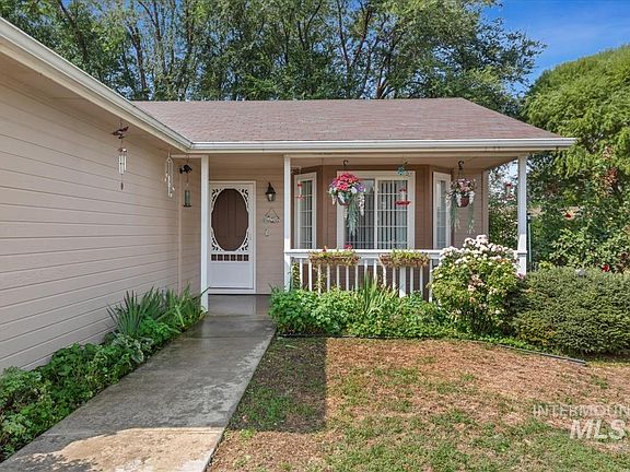 2nd image of 519 Spruce Creek Dr