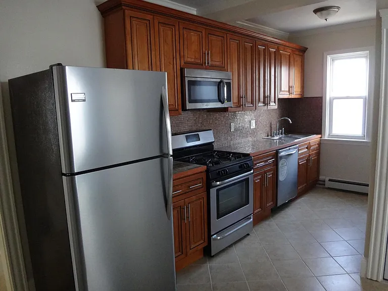45 Pembroke Ave — Photo 13