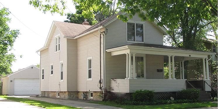 1st image of 745 E Benton St