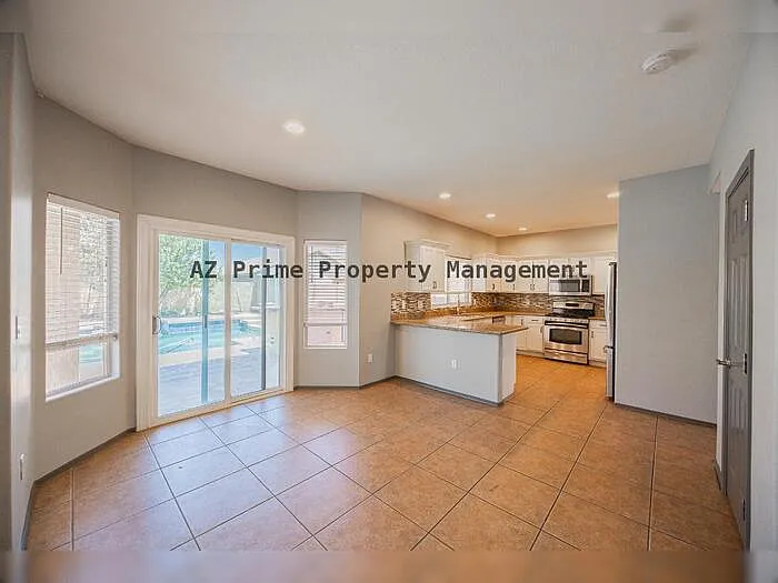 868 W Tremaine Ave — Photo 6