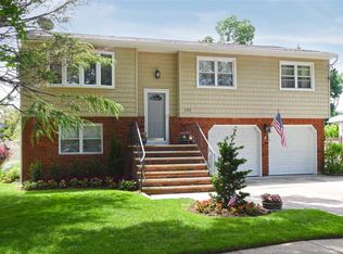 192 E Dover St, Valley Stream, NY 11580