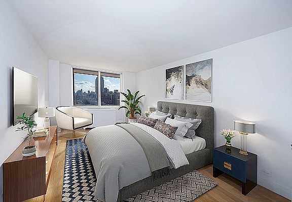 4th image of 424 W End Ave #810