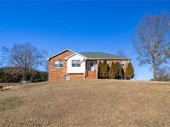 190 Williams Meadow Ln, Winston Salem, NC 27127