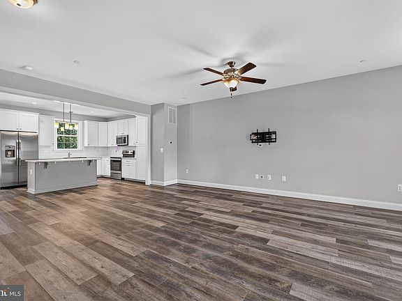 5th image of 1038 Rye Dr