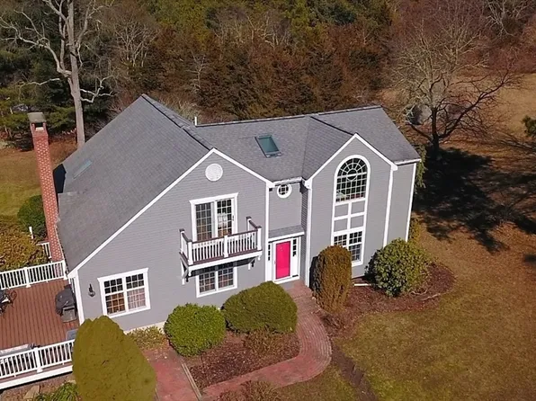 37 Riverview Dr, Westport, MA 02790