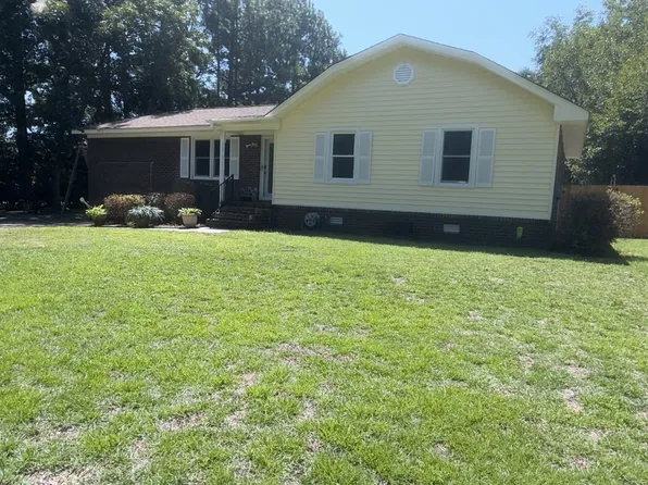 2412 Springhill Rd, Greenville, NC 27858
