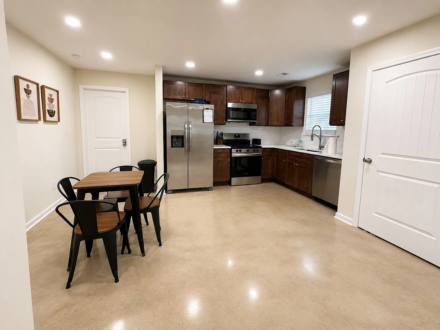6 bed, 3150 sqft, $900 — Photo 4