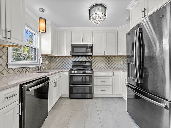 3rd image of 47 Mary St #1A