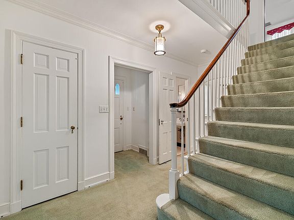 3rd image of 519 Edgewood Rd