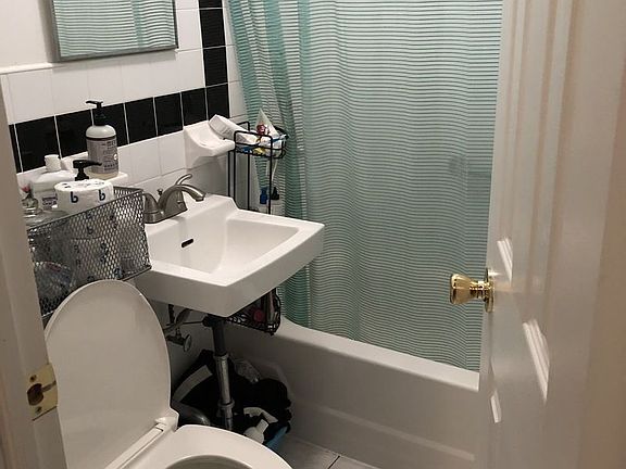2nd image of 87 Baxter St APT 13