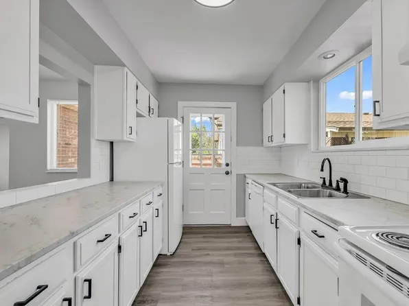 129 Eaton Ct, Lakewood, CO 80226