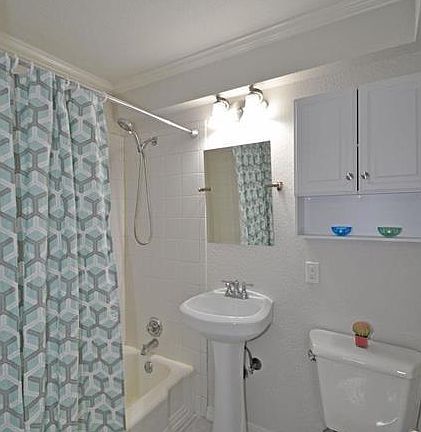3rd image of 3120 Hennepin Ave Unit 2