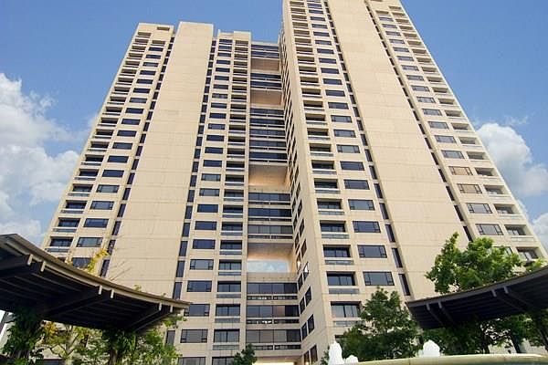 1st image of 1111 Hermann Dr Unit 27E