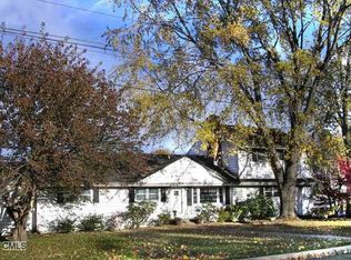 120 Schiller Rd, Fairfield, CT 06825