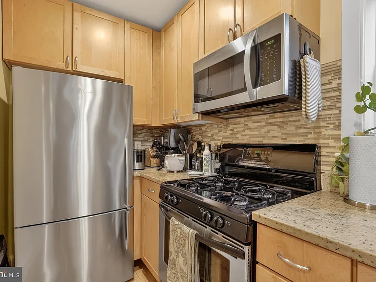 1712 Green St #4 — Photo 4