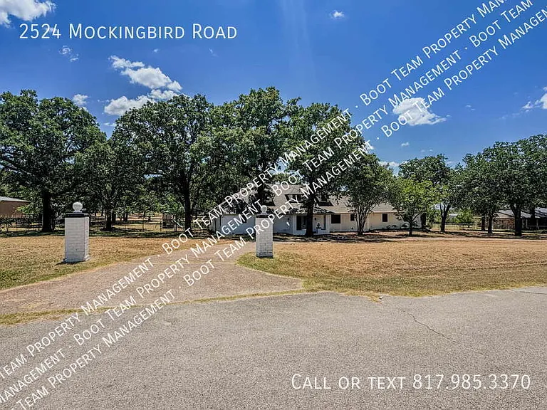 2524 Mockingbird Rd — Photo 3