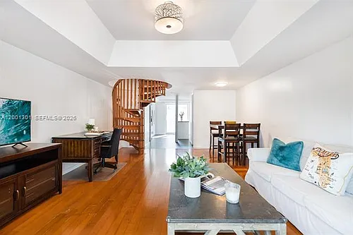 635 Euclid Ave #225 Photo 1