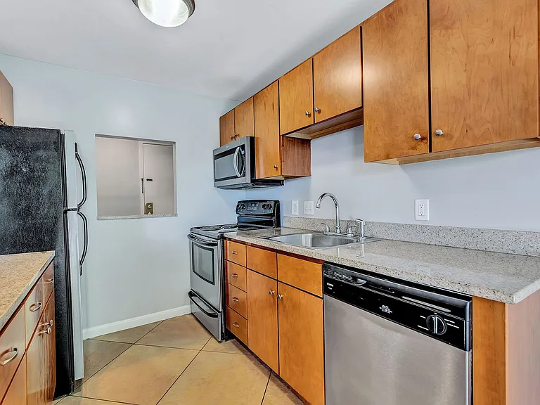 3600 Linwood Ave #203 — Photo 4