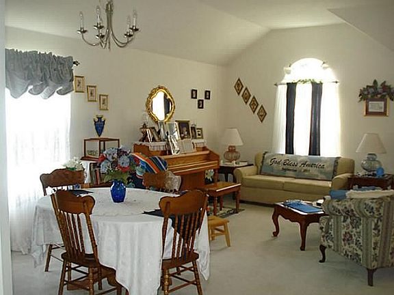 5th image of 548 Creekbend Ct