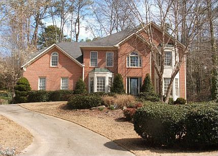 Welcome Home! Stately Traditional on Cul-de-sac Lot