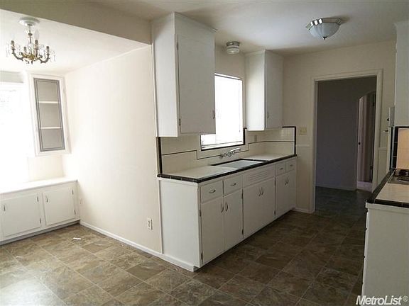 3rd image of 2705 W De Ovan Ave