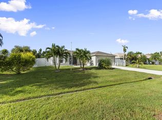 842 SE Chaloupe Ave, Port Saint Lucie, FL 34983