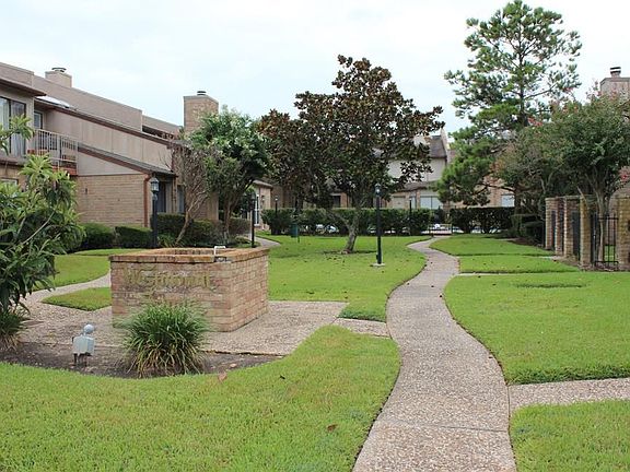 4th image of 13319 Parkway Blvd