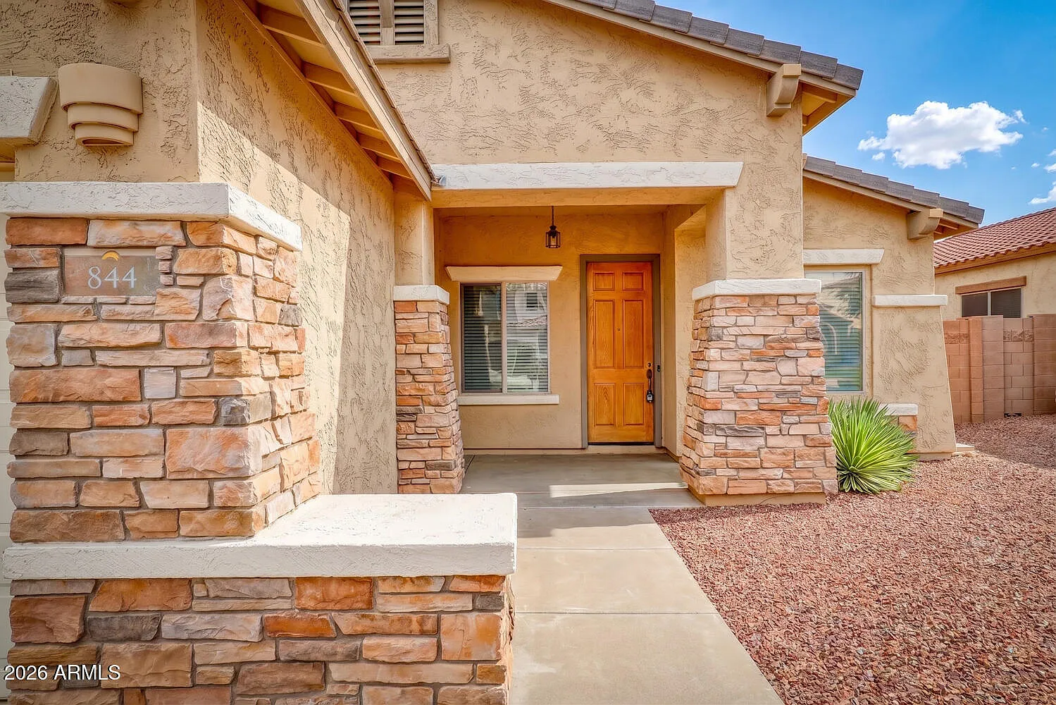 4 bed, 2.0 bath, 1834 sqft, $2,400 — Photo 4