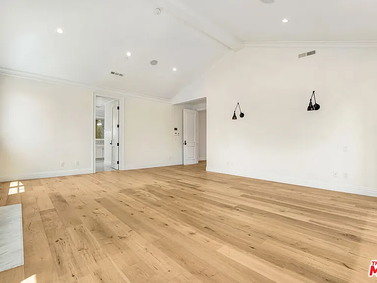 11540 Clover Ave — Photo 26