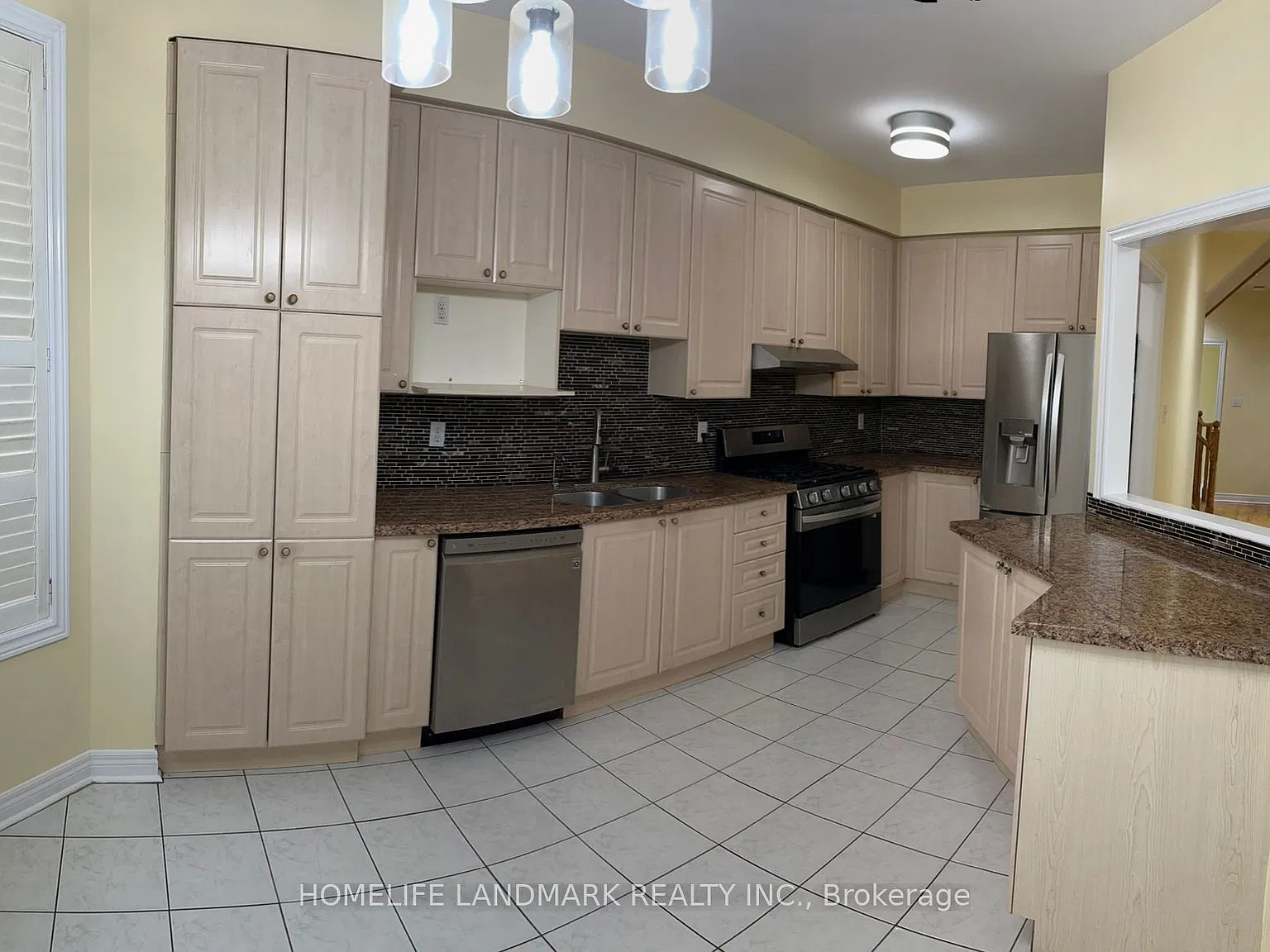 4 bed, $3,600 — Photo 1