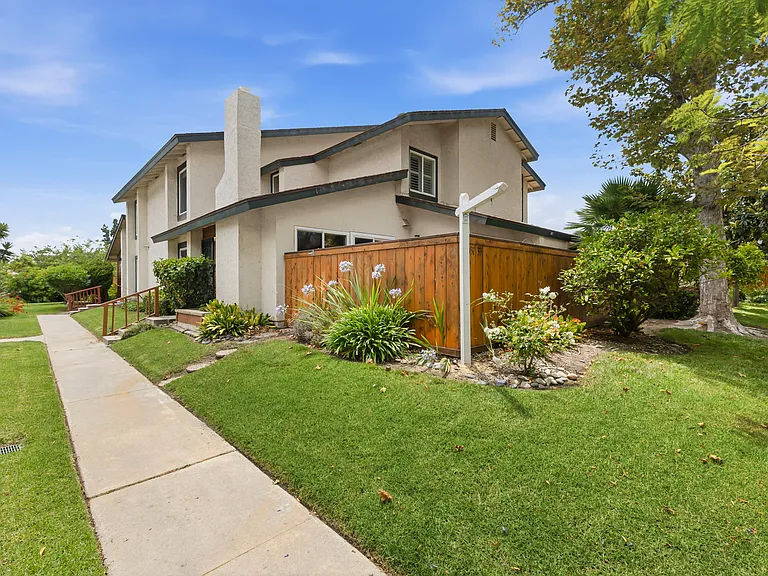 2033 Shady Tree Ln — Photo 13