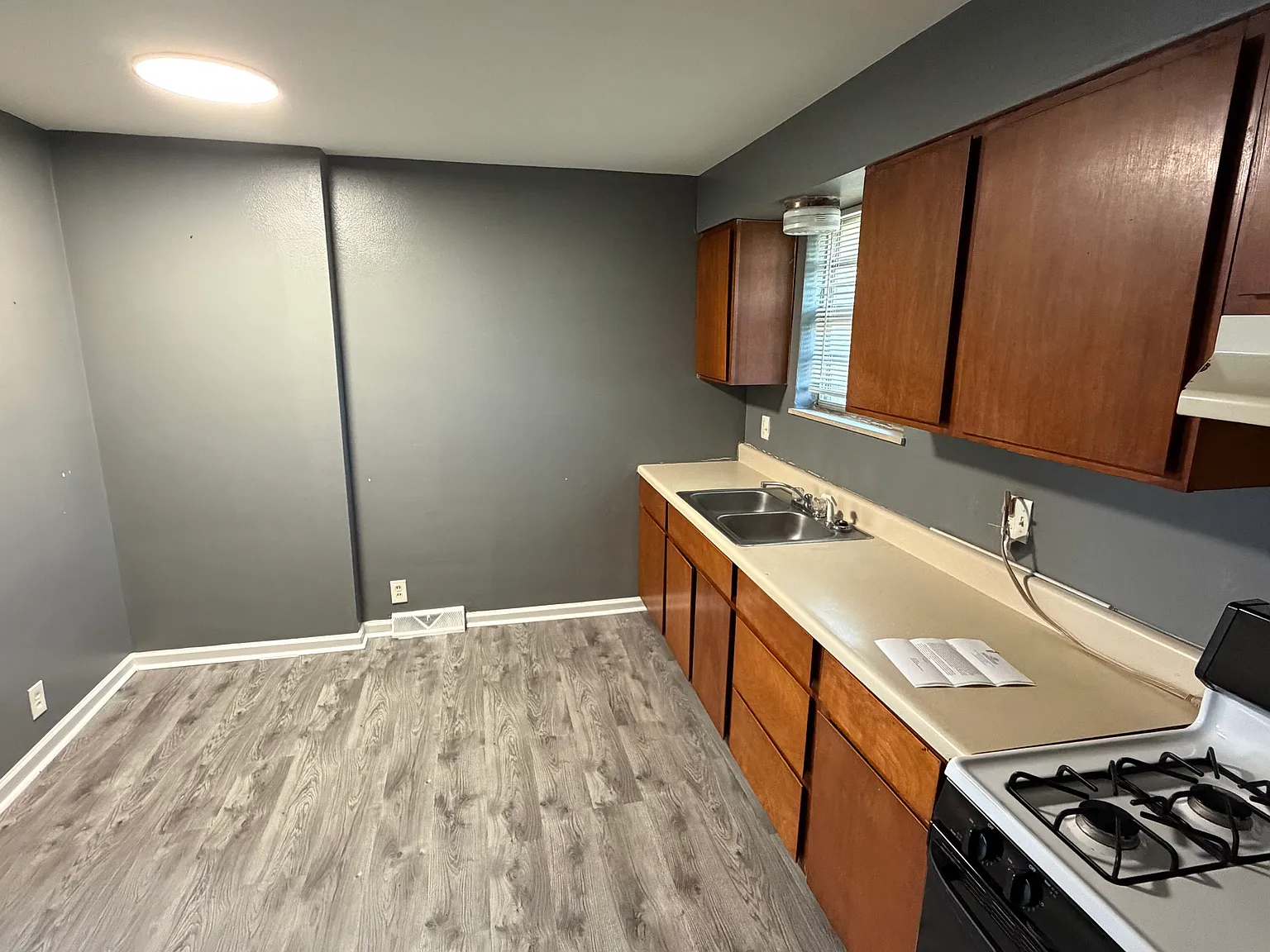 14 Eastgate Dr — Photo 3