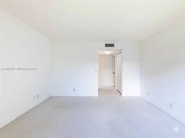 357 Lakeview Dr #1 — Photo 4