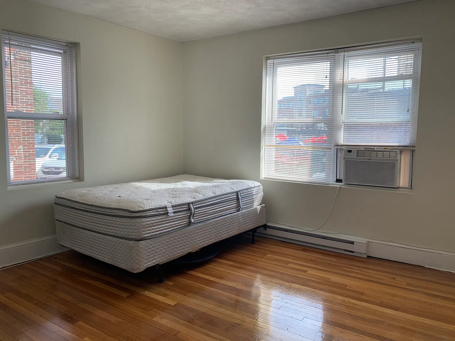 Studio, 480 sqft, $2,592 — Photo 3