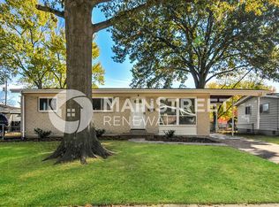8 San Mateo Dr, Florissant, MO 63031
