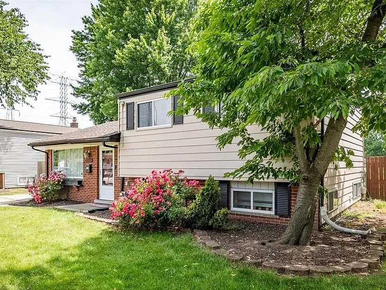 41210 Paign Dr — Photo 2