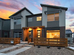 19494 E Sunset Cir, Aurora, CO 80015