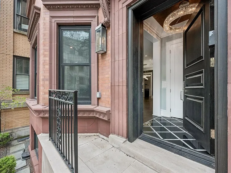 458 W Deming Pl — Photo 2