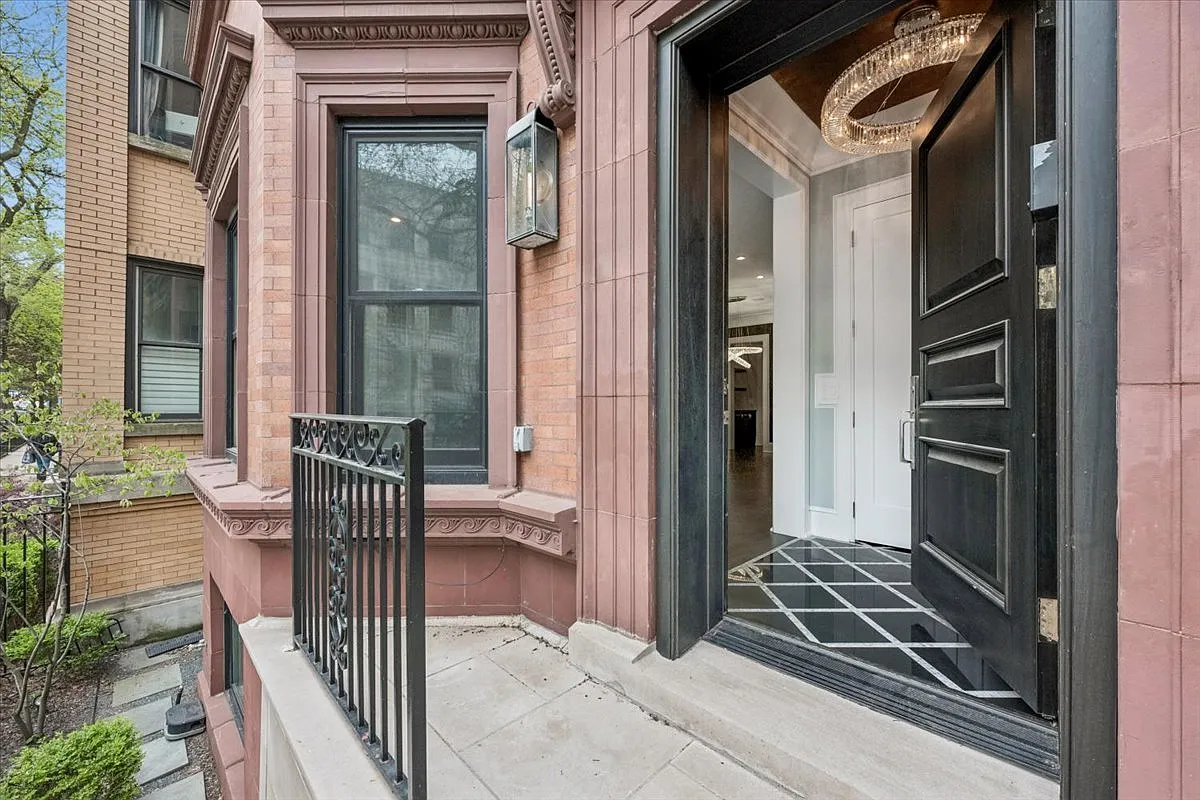 Building Photo - 458 W Deming Pl