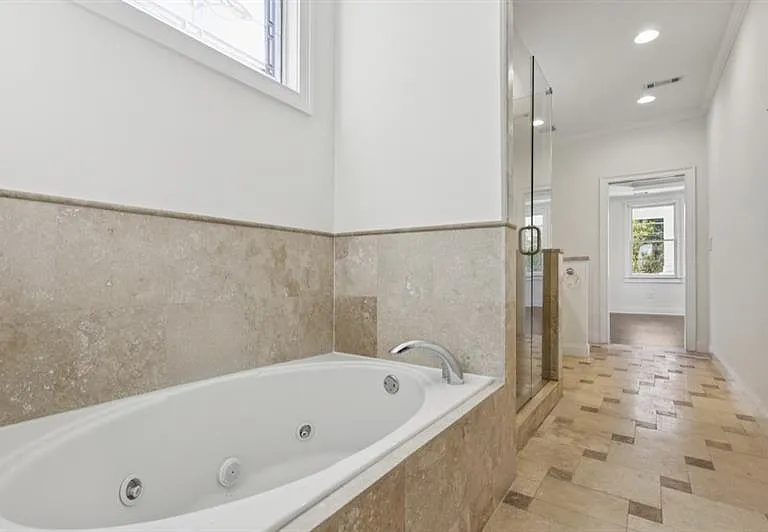 546 Highland Ave NE — Photo 24