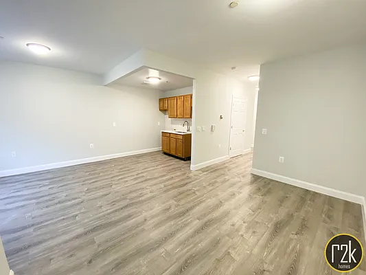 Rented by Realty 2000 Corp | media 1