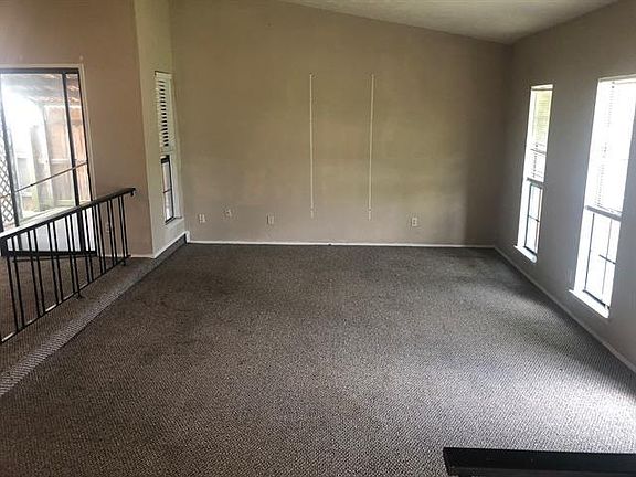 4th image of 1123 Warwick Dr