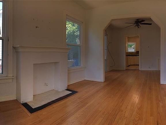 3rd image of 2911 Ivandell Ave