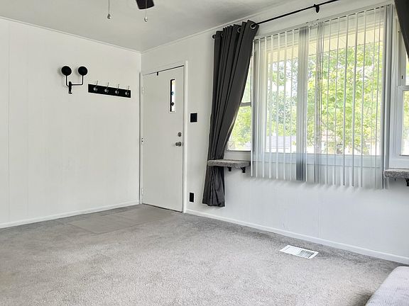 5th image of 2332 Curdes Ave