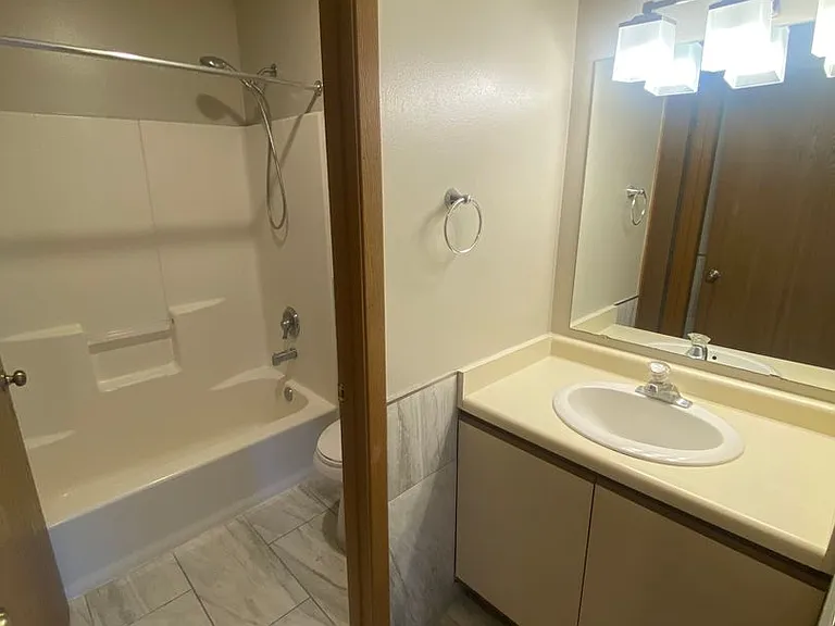 W201N16633 Hemlock St #3 — Photo 10