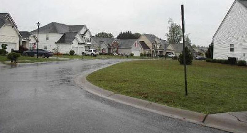 2nd image of 20 Hurshfield Ct