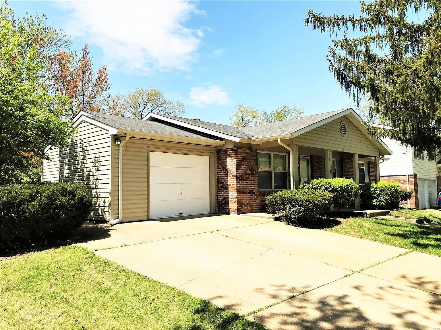 2417 Periwinkle Ct photo 1